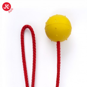 JK ANIMALS hračka z tvrdé gumy Míček 5 cm + šňůra 60 cm žlutý | © copyright jk animals, všechna práva vyhrazena